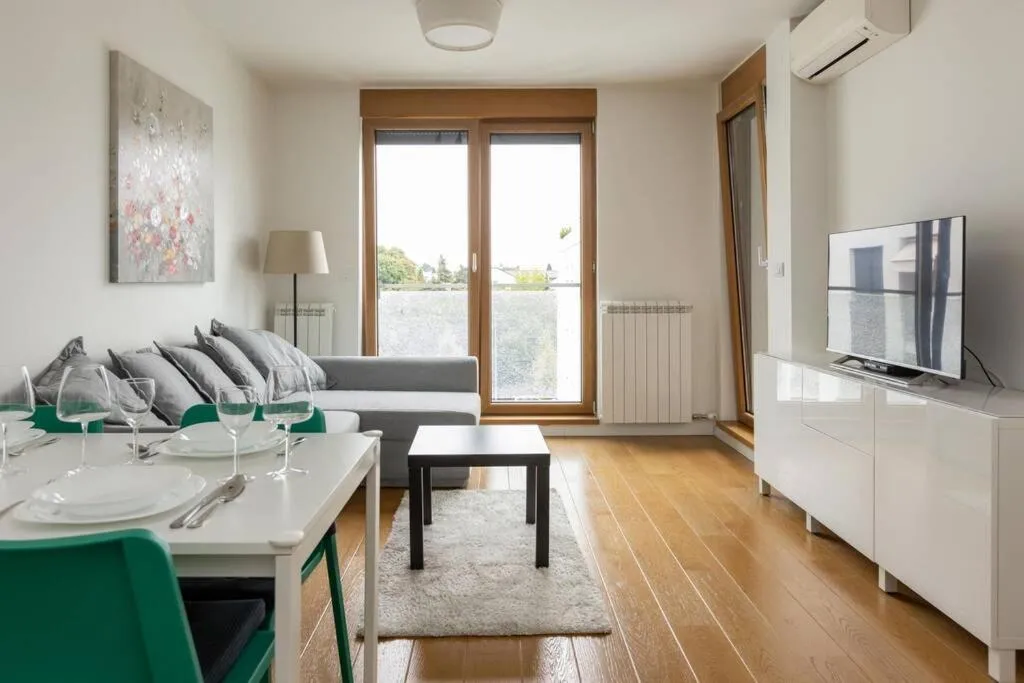 Zemun Luxury – Comfortable, workspace, quiet, free parking, Netflix