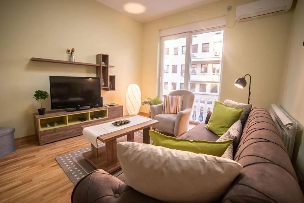 3 BDR for 6 CENTER CLOSE TO NATIONAL MUSEUM — 3
