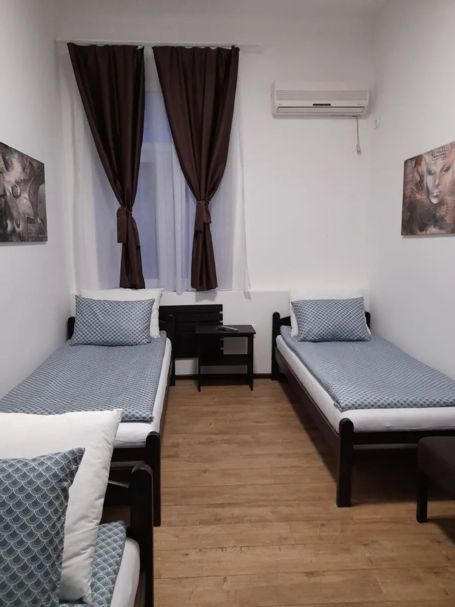 Apartment Artistika, Paid parking off-site, Mandatory Reservation — 4