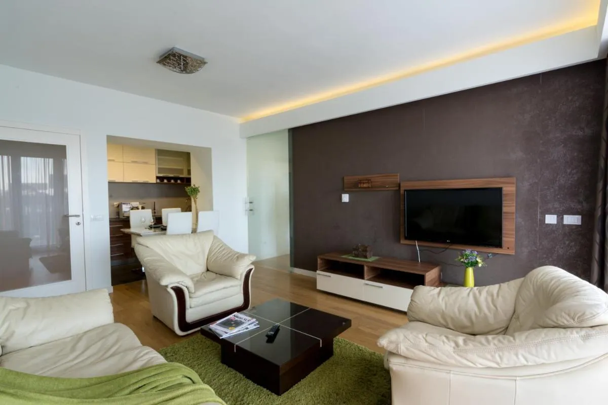 Apartment Mercedes — 5