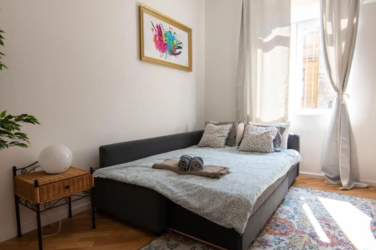 Artika – Chic & Sunlit Stay in Downtown Belgrade — 2