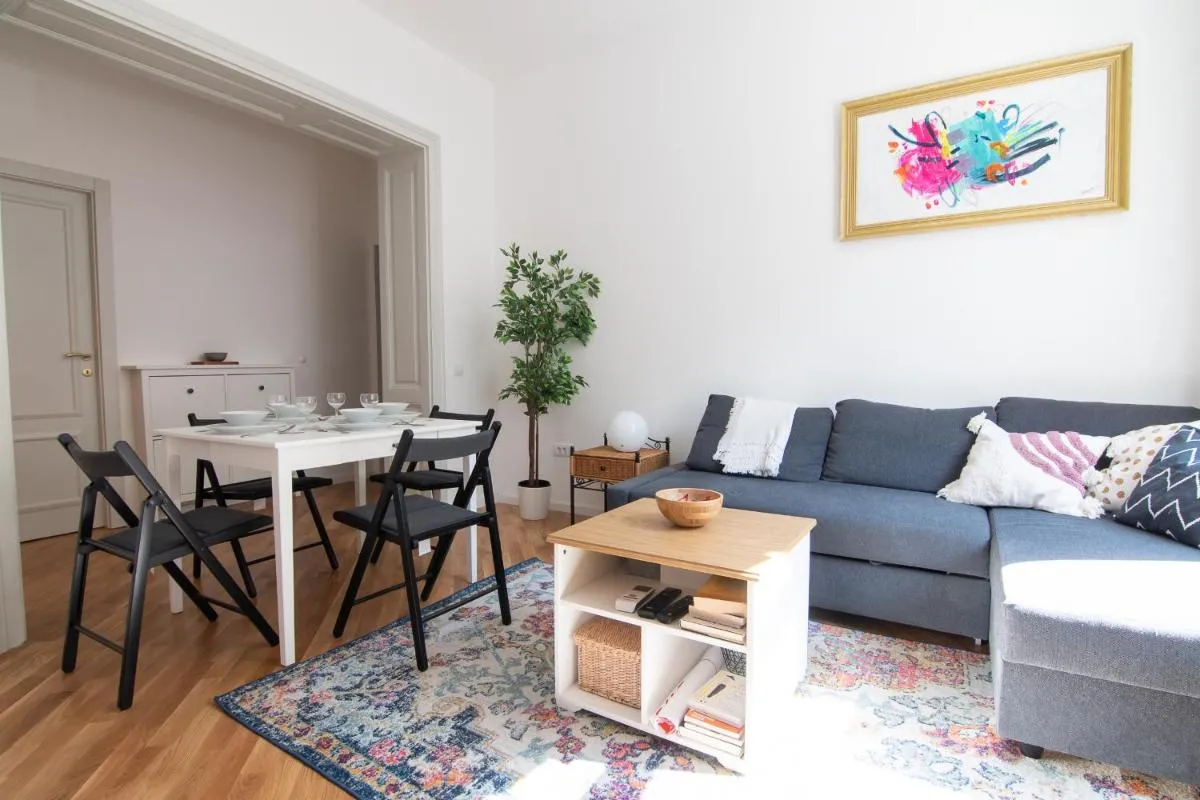 Artika – Chic & Sunlit Stay in Downtown Belgrade — 3
