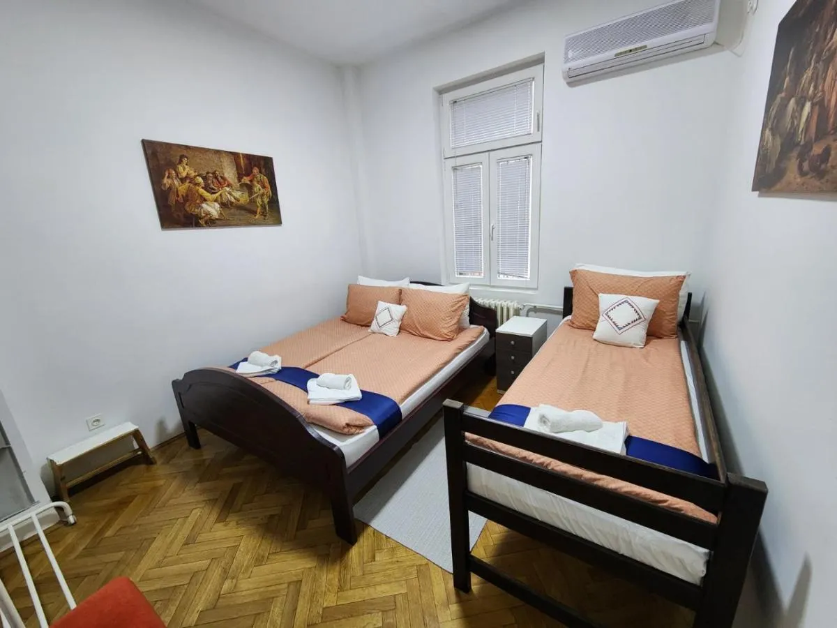 Authentic Belgrade Centre Apartment #4 – Budget, Paid parking on-site, Mandatory reservation — 2