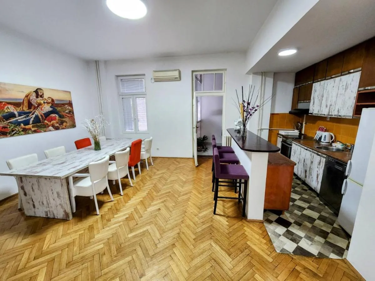 Authentic Belgrade Centre Apartment #4 – Budget, Paid parking on-site, Mandatory reservation — 4
