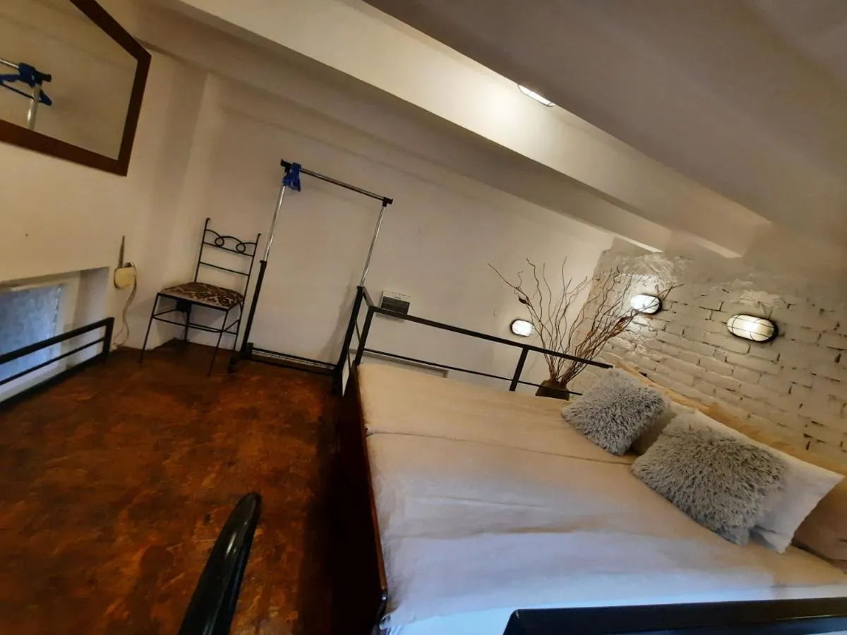 Authentic Belgrade Centre – Split Level loft with Patio in Courtyard, Paid Parking on-site, Mandatory Reservation — 2