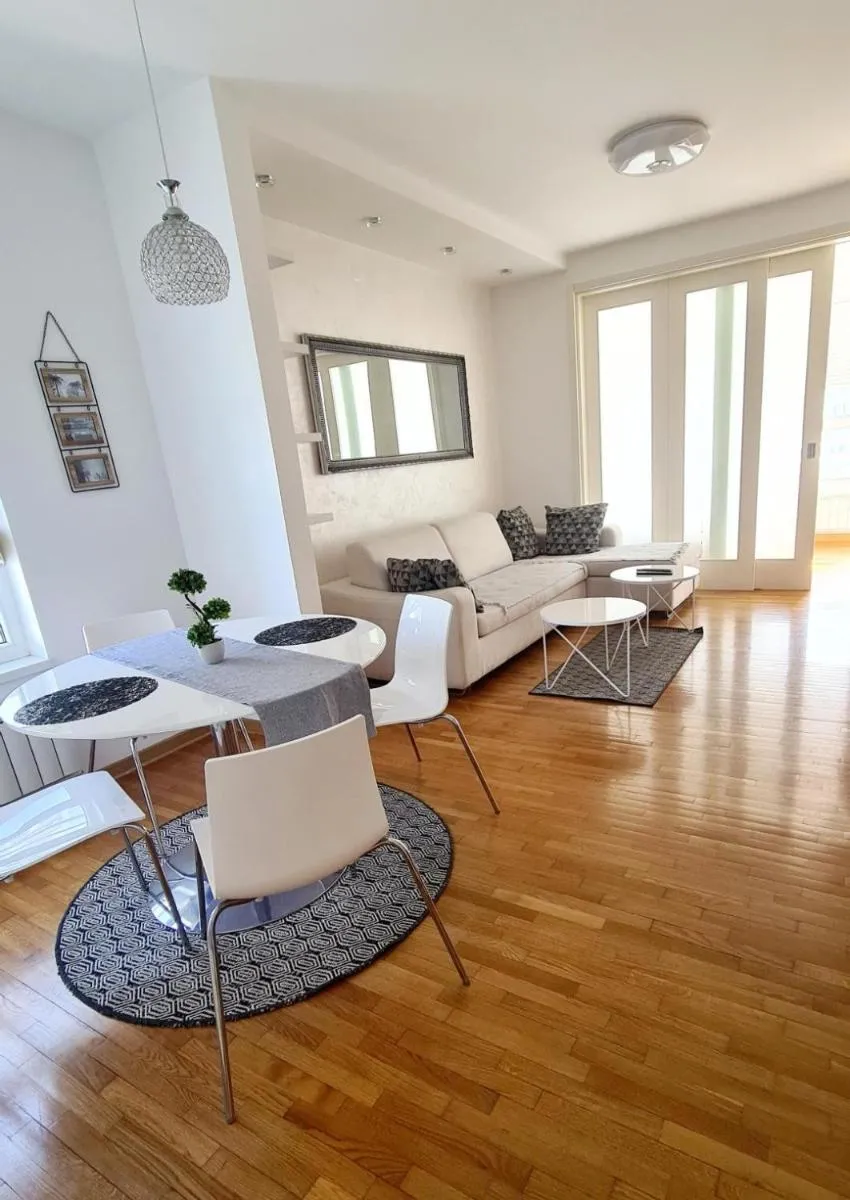Belville Delta City apartment, free parking — 4