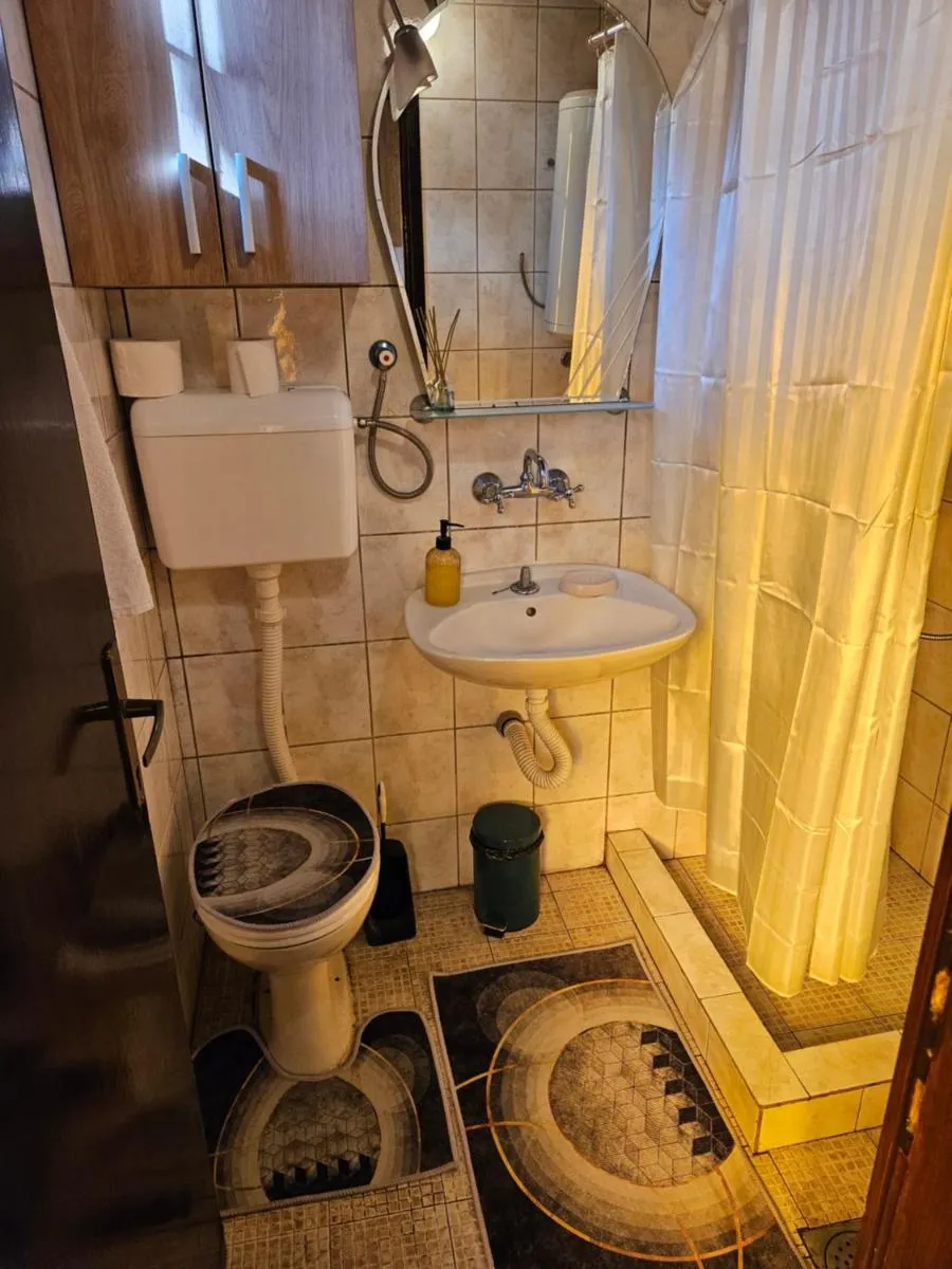 Booking Apartments Alone 1 — 3