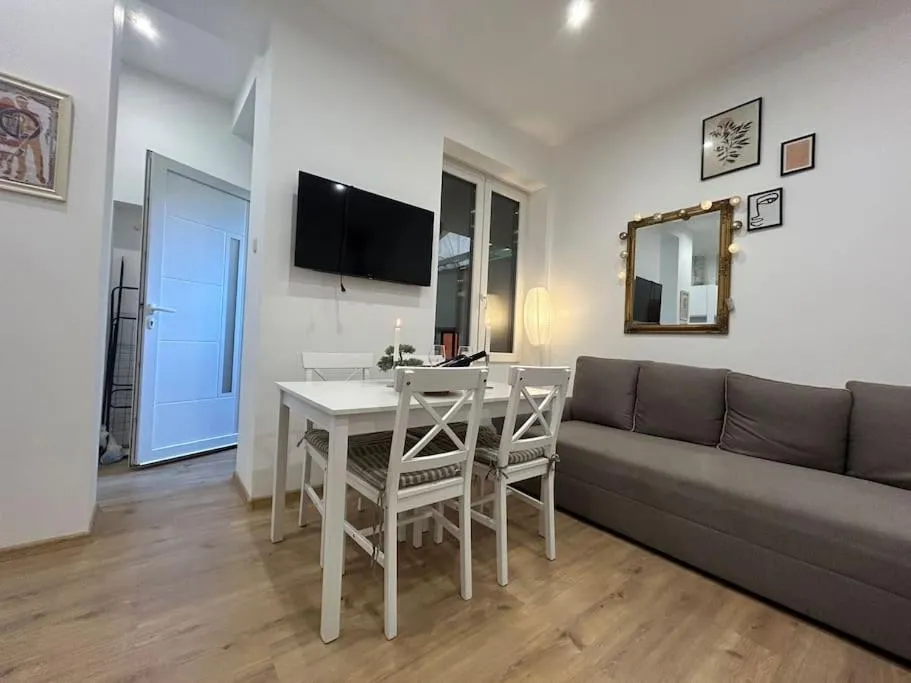 Charming Studio Apartment — 5
