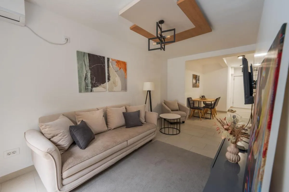 Comanda LUXURY APARTMENTS — 5