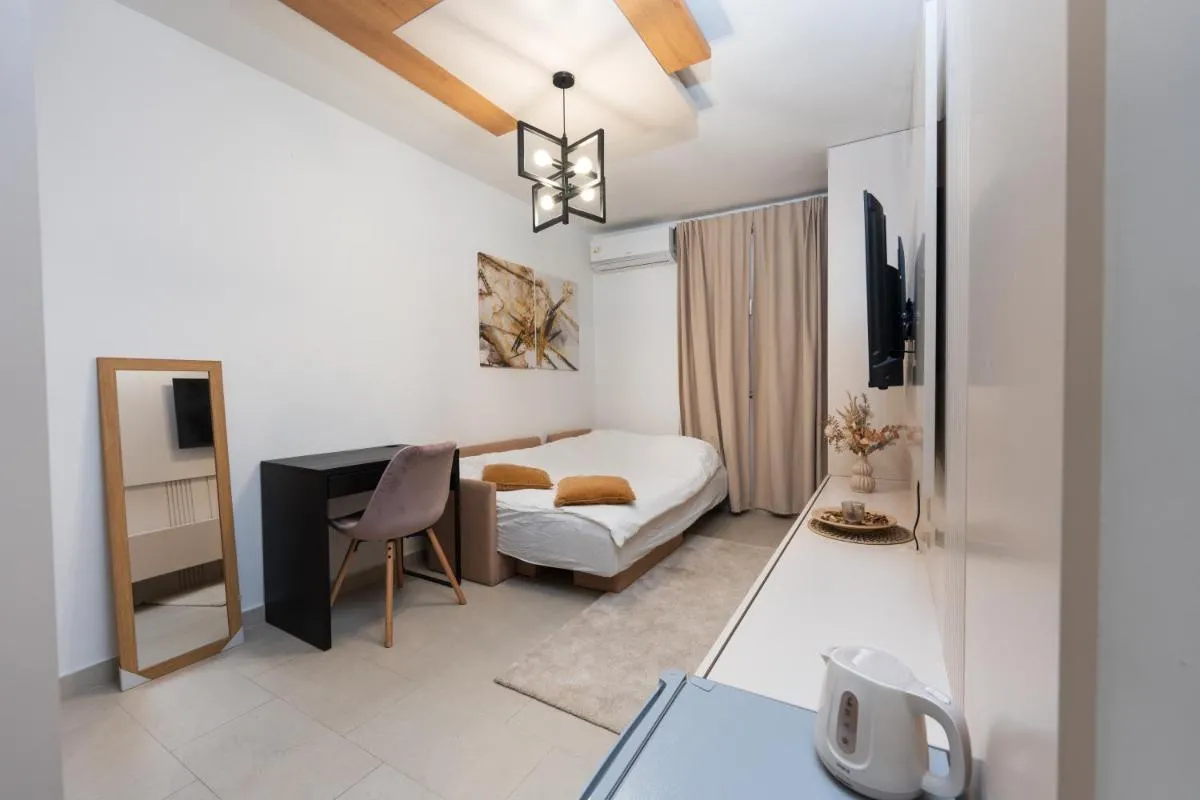 Comanda LUXURY APARTMENTS — 2