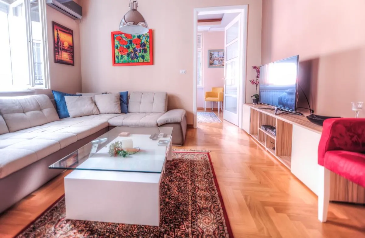 Crown Apartment – Your Royal Stay — 5