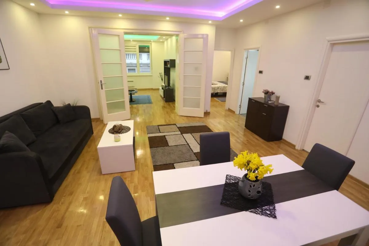 De Luxe Republic Square Apartment of 100sqm — 4