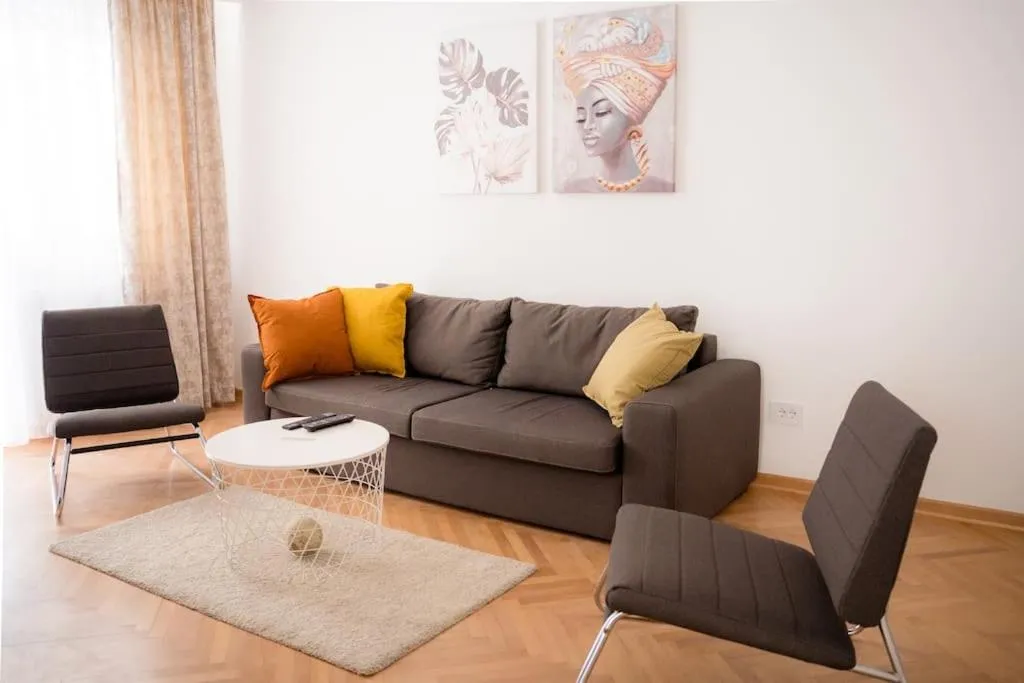 Downtown, spacious, 2 bedroom apartment
