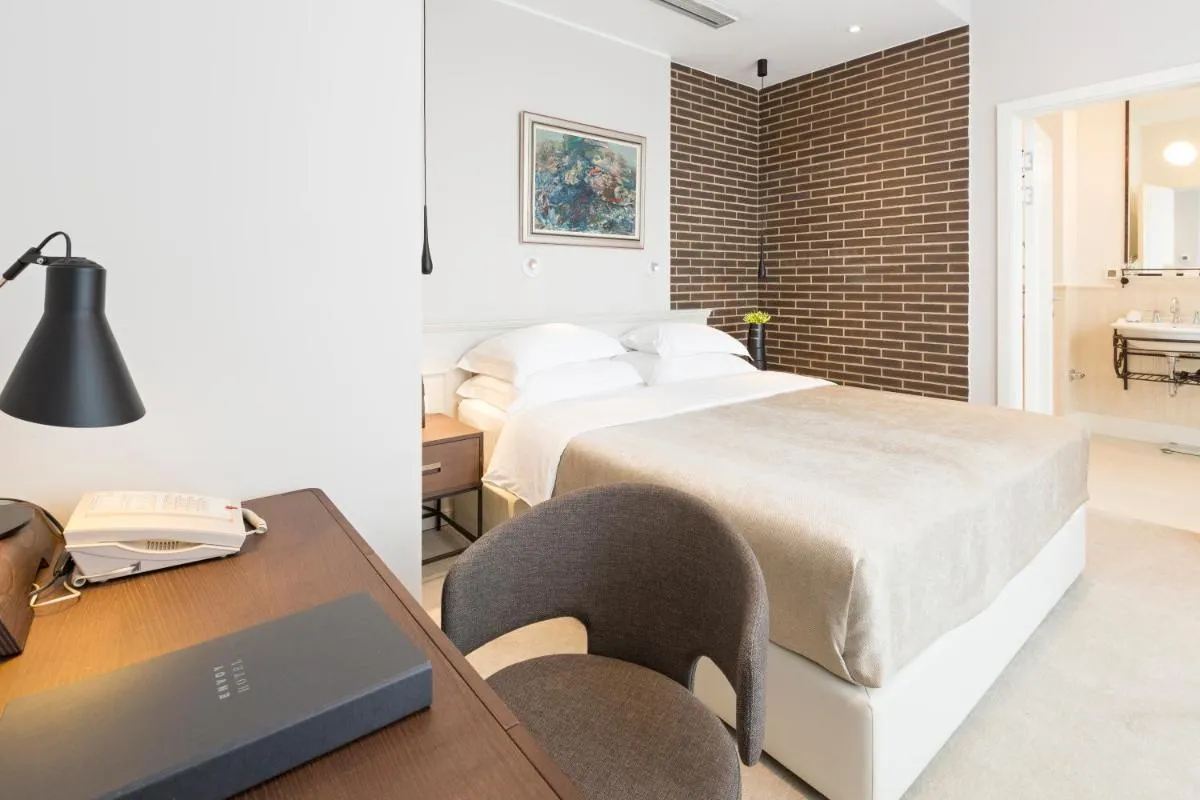 Envoy Hotel — 2