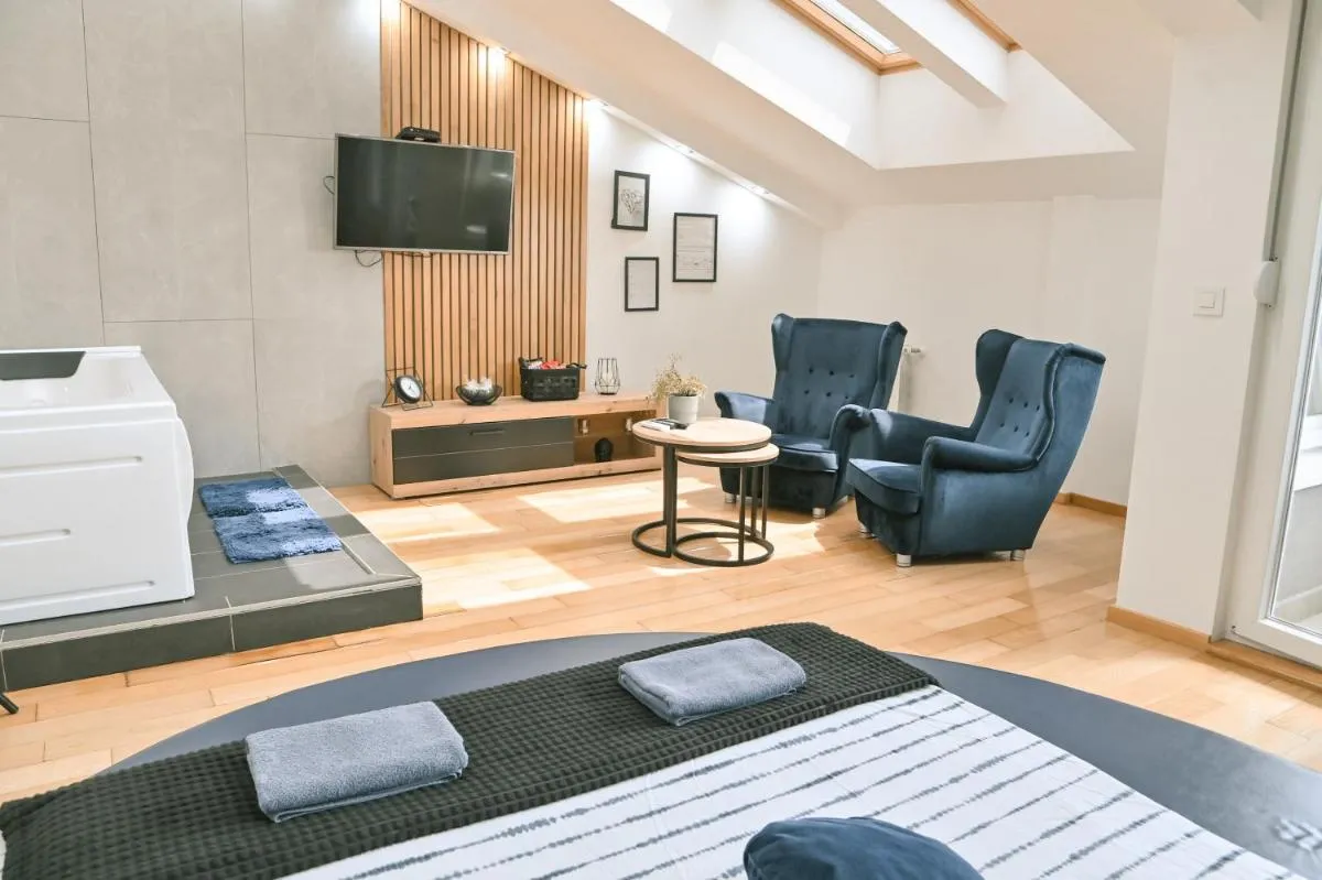 Hedonist-Kapije Lounge & Stay — 5
