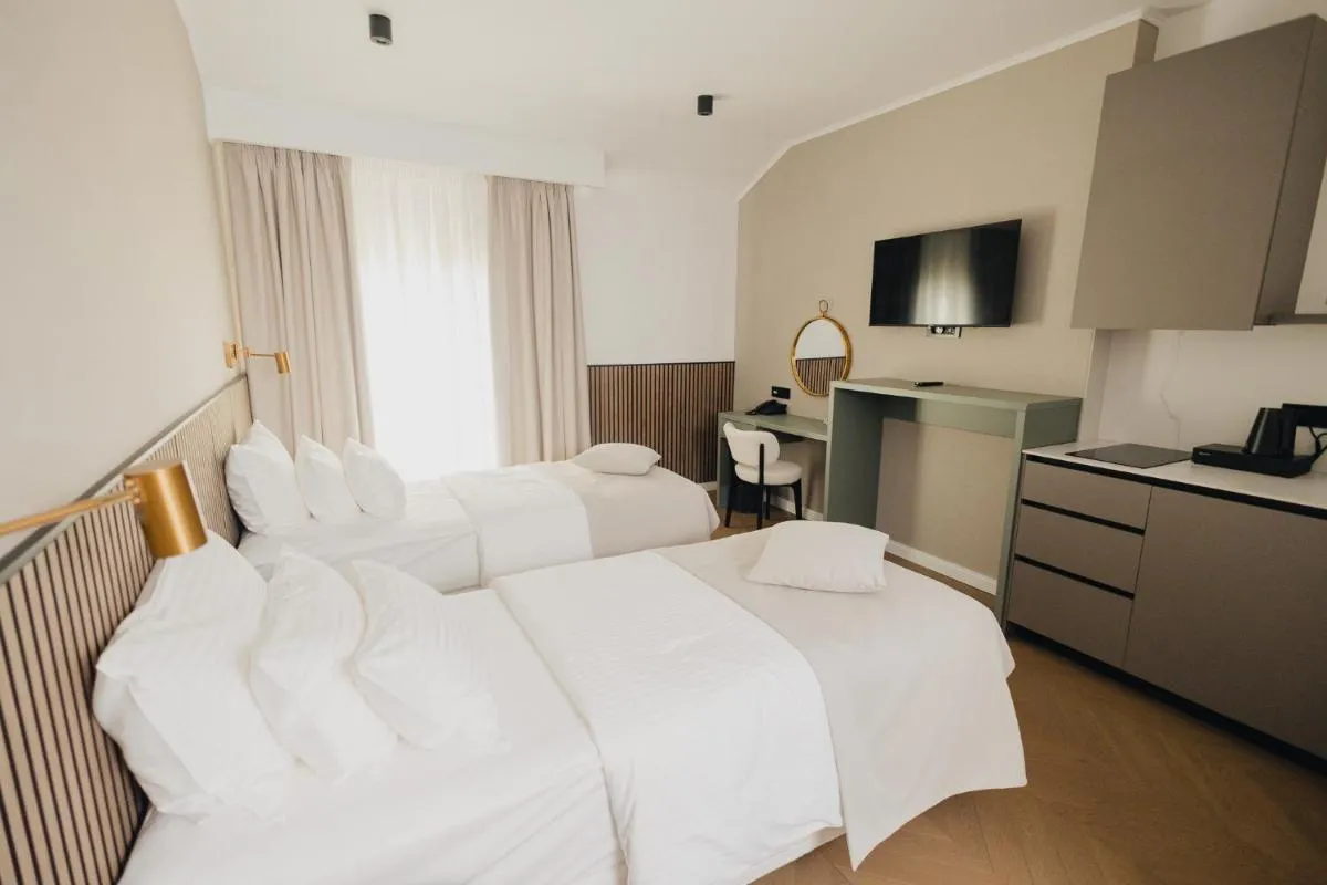 Hotel Flaneur — 2
