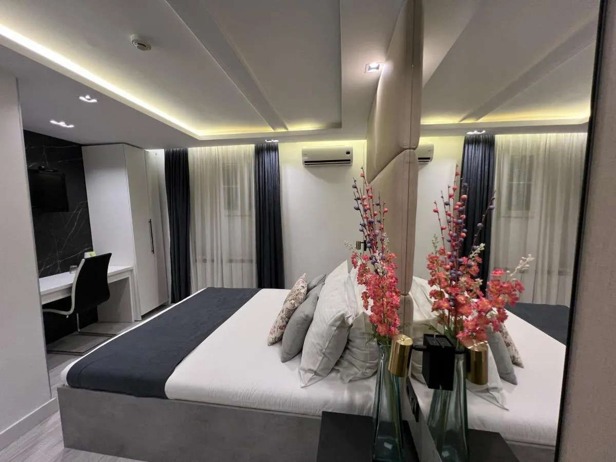Hotel Forever — 3