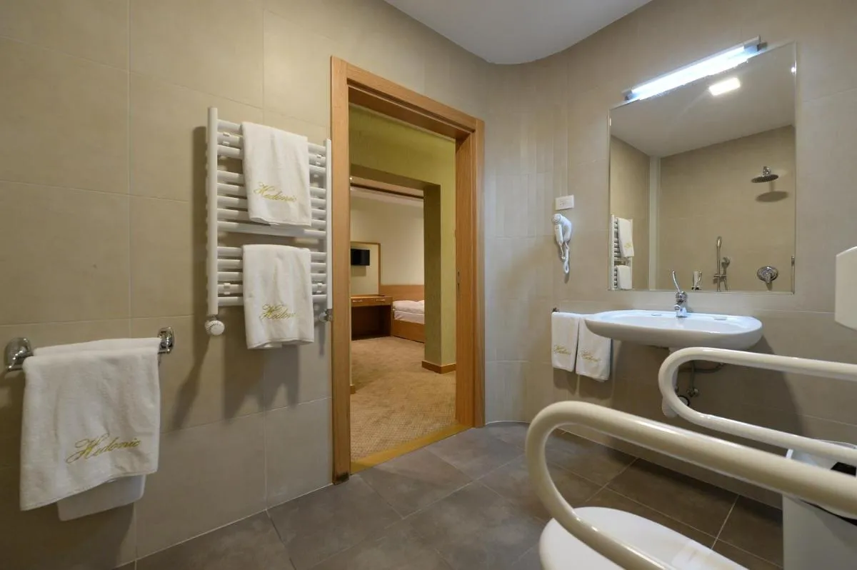 Hotel Hedonic — 3
