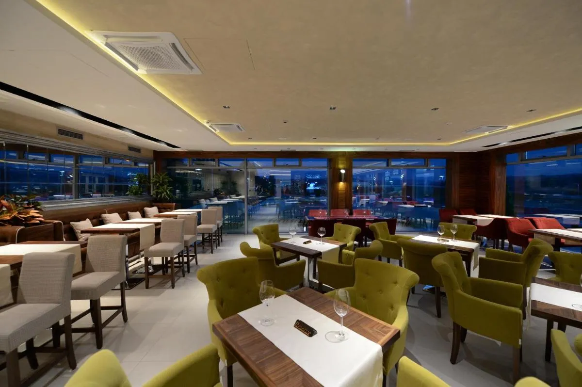 Hotel Hedonic — 4