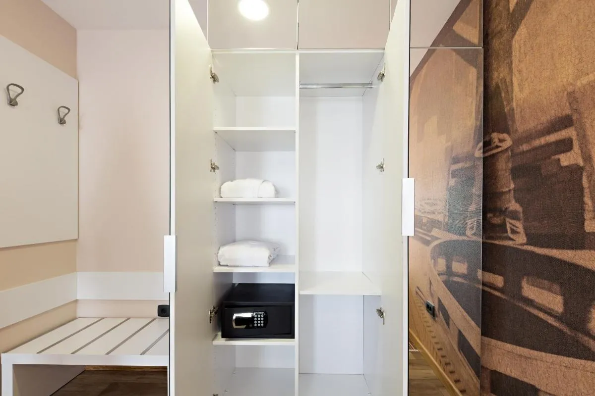 Hotel TESLA – Smart Stay Garni — 3