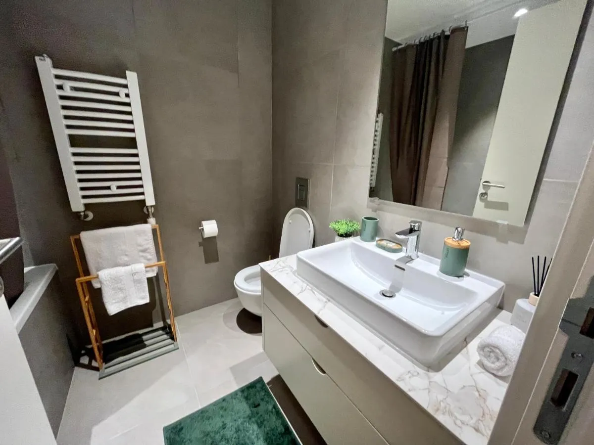 Houserz Elegance – BW Metropolitan 2BR Luxury — 3