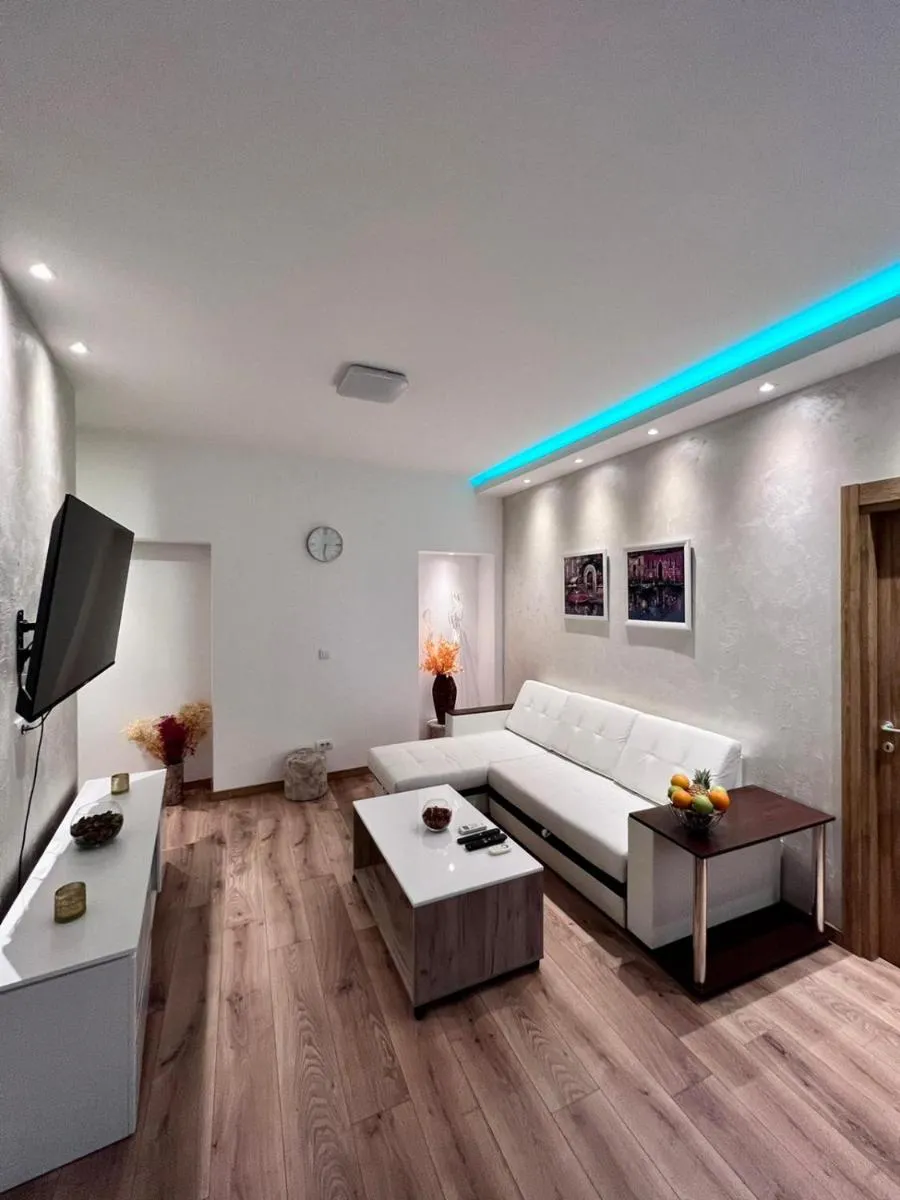 Hugolina LUX — 5