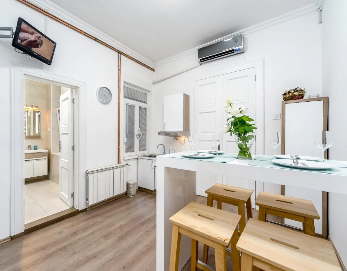 Ikar Apartments — 4