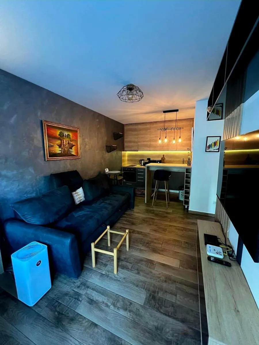LUX Apartment A&M Netflix — 4