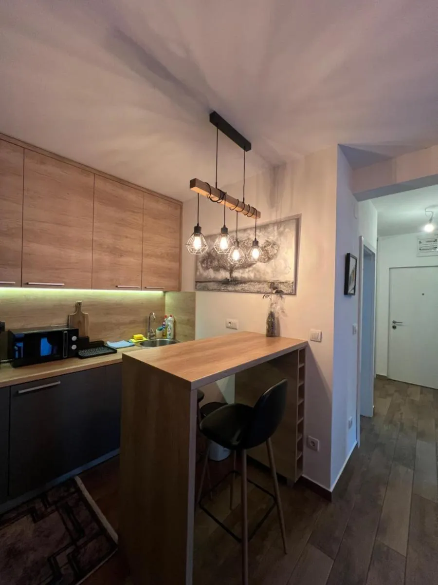 LUX Apartment A&M Netflix — 2