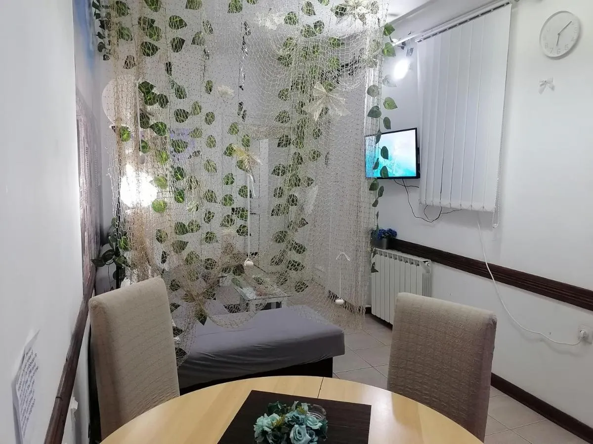 Low cost apartment — 3