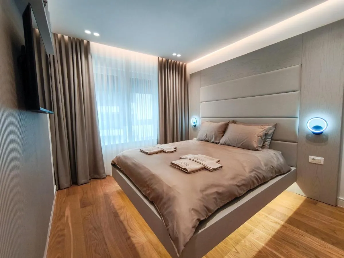 Lux Brilijant Apartmant — 2