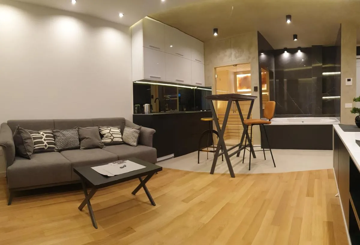 Luxury Spa Suite — 4