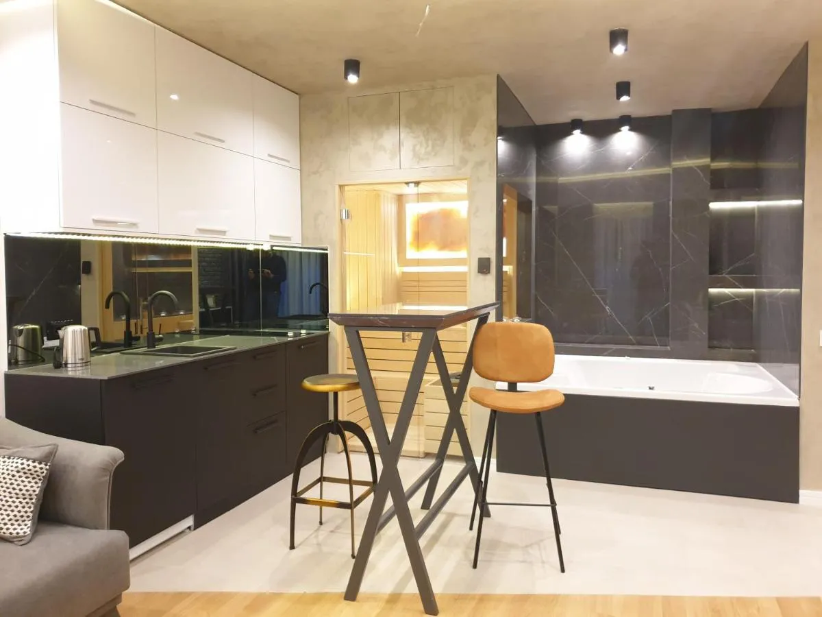 Luxury Spa Suite — 3