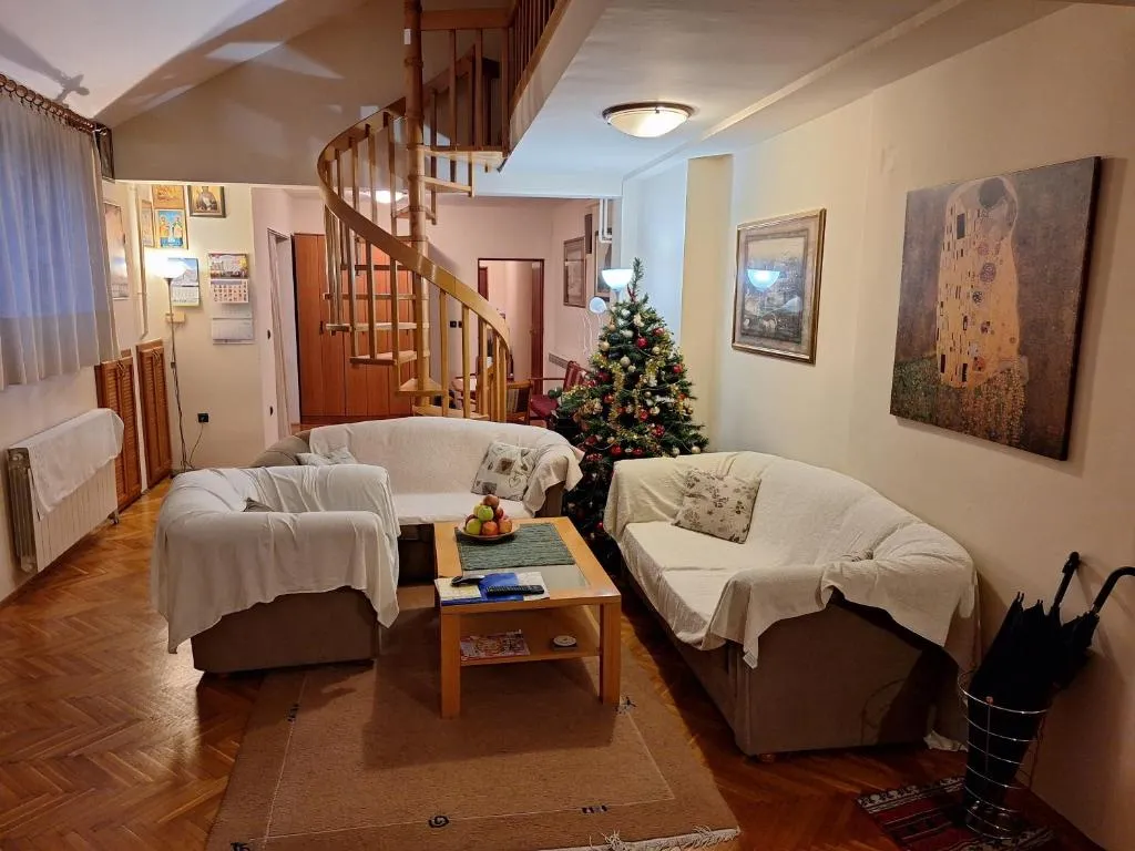 NOBLES APARTMENT 4****