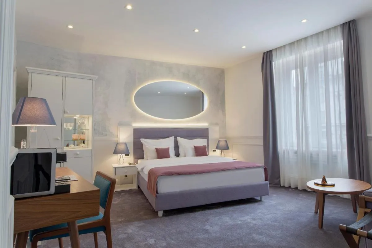 Public House Hotel — 2
