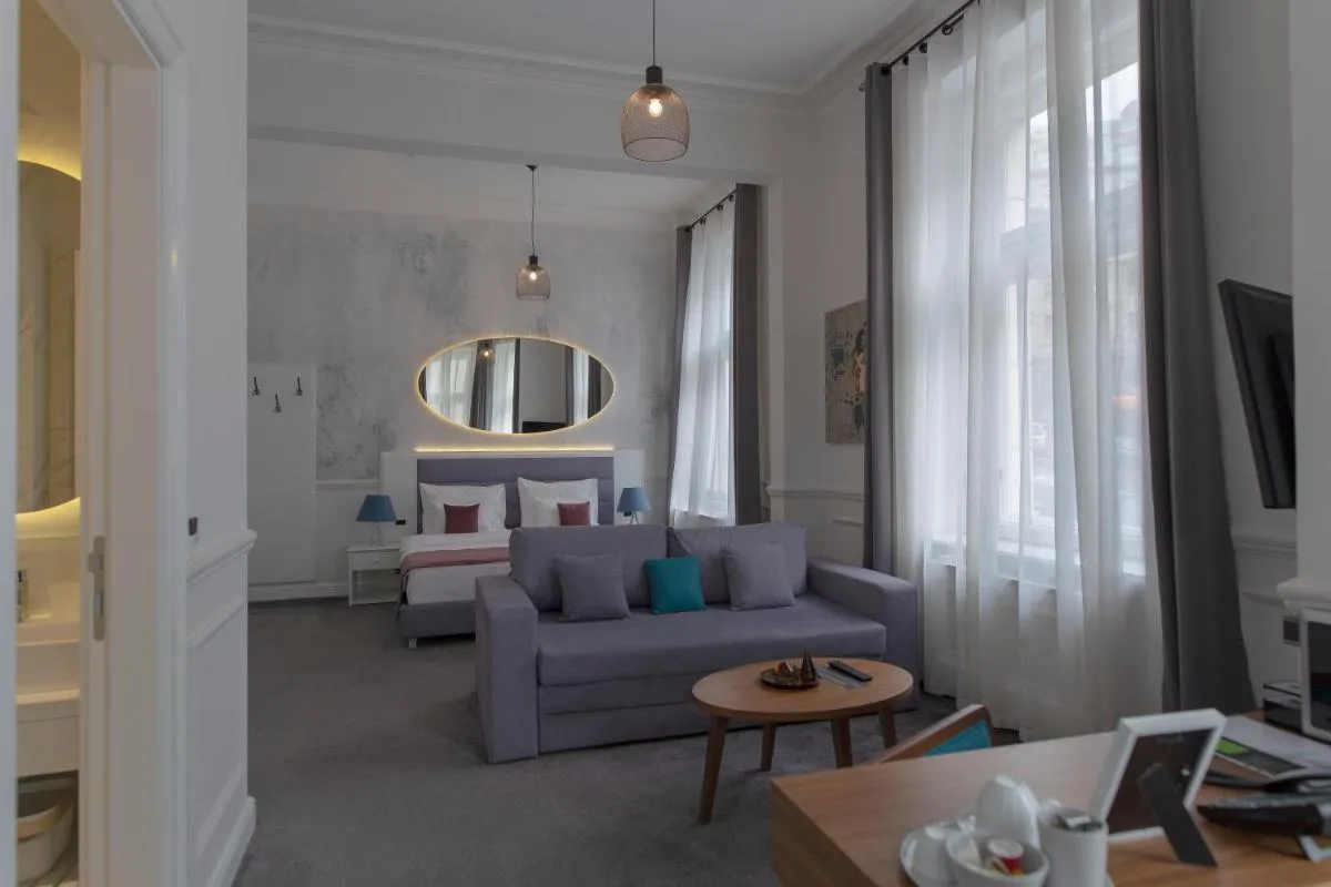 Public House Hotel — 5
