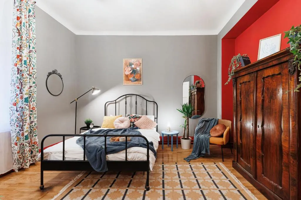 Retro retreat Old Town Heart Renovated