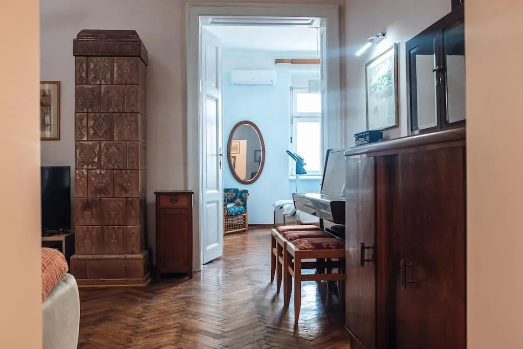 Rustic Central Belgrade Stay — 5