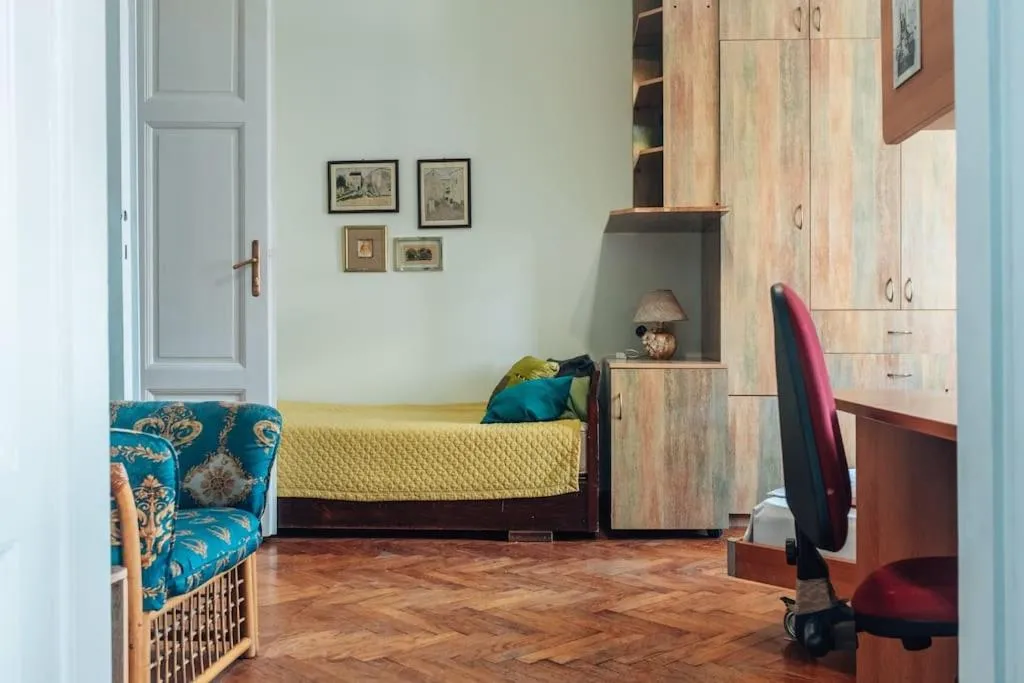 Rustic Central Belgrade Stay — 2