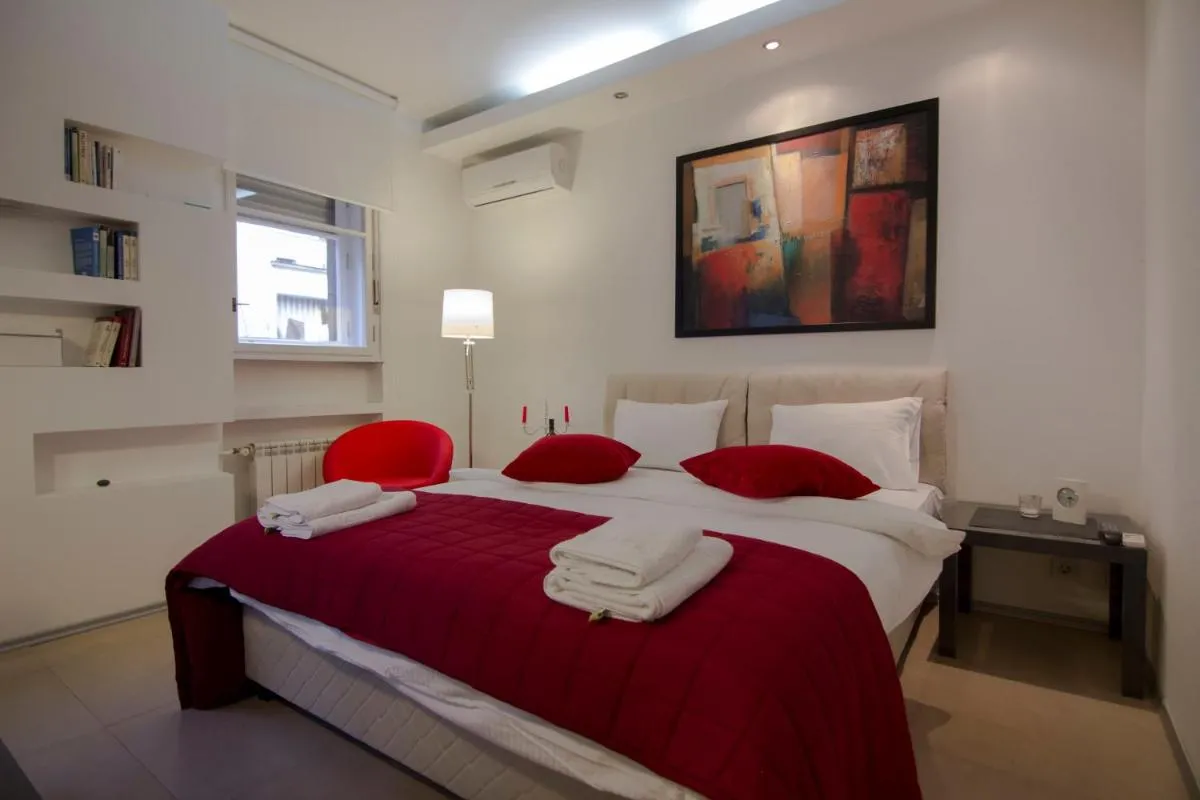 Studio Apartment Picasso — 2