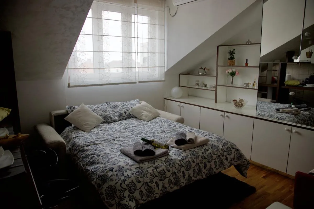 TRIANGLE CITY Apartment 1 — 3