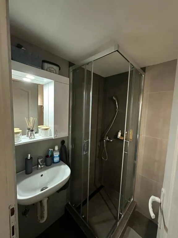 TRIANGLE CITY Apartment 1