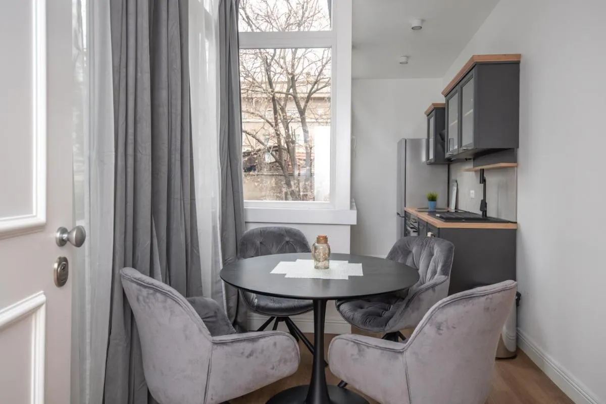 Top Central 6 Apartments — 4