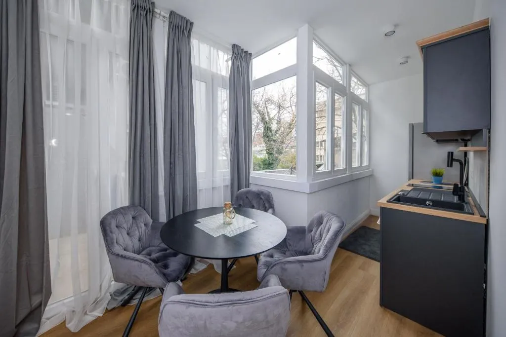 Top Central 6 Apartments