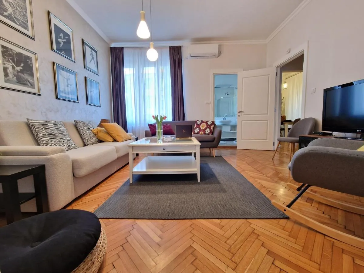 Urban Downtown Apartment — 5