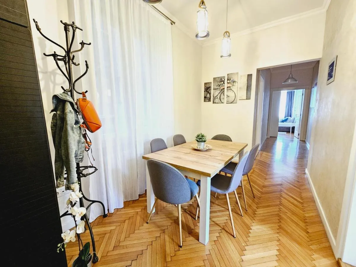 Urban Downtown Apartment — 4