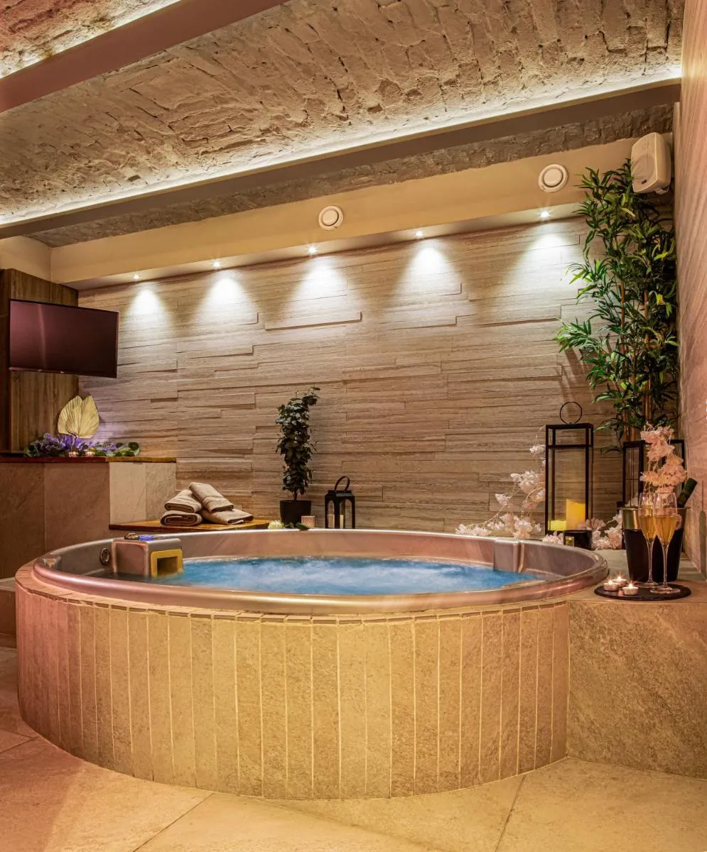 VENUS Apartment with jacuzzi and sauna – City Center — 4
