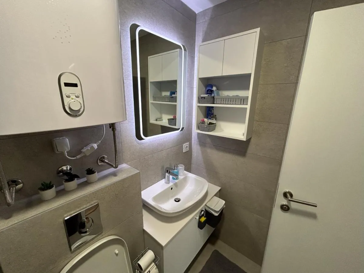 V Park Lux Apartman — 3