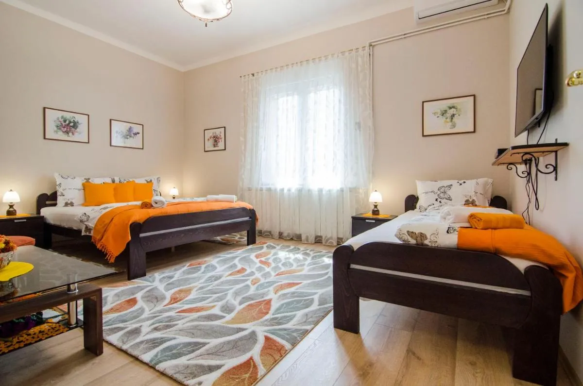 Villa Rose — 2