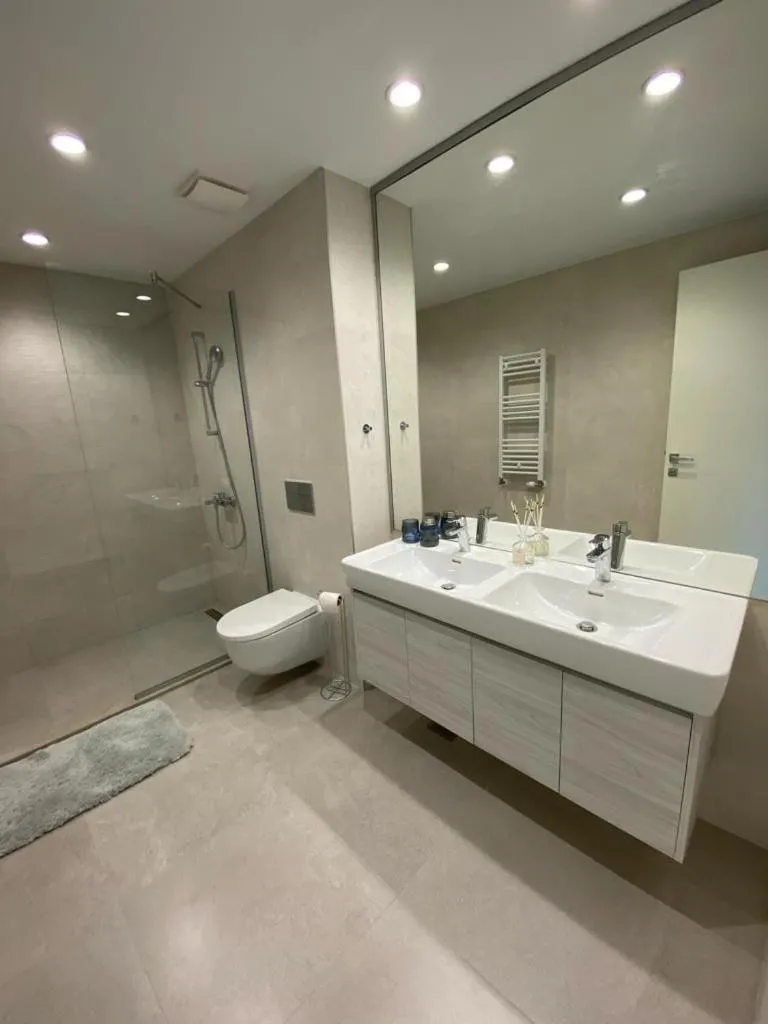 Voyager 360, FREE PRIVATE PARKING — 5